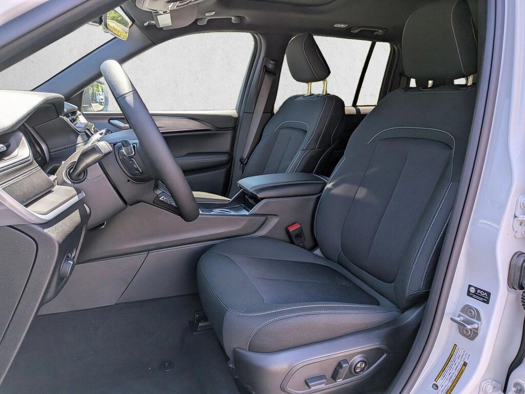 New 2026 Jeep Grand Cherokee Laredo X SUV