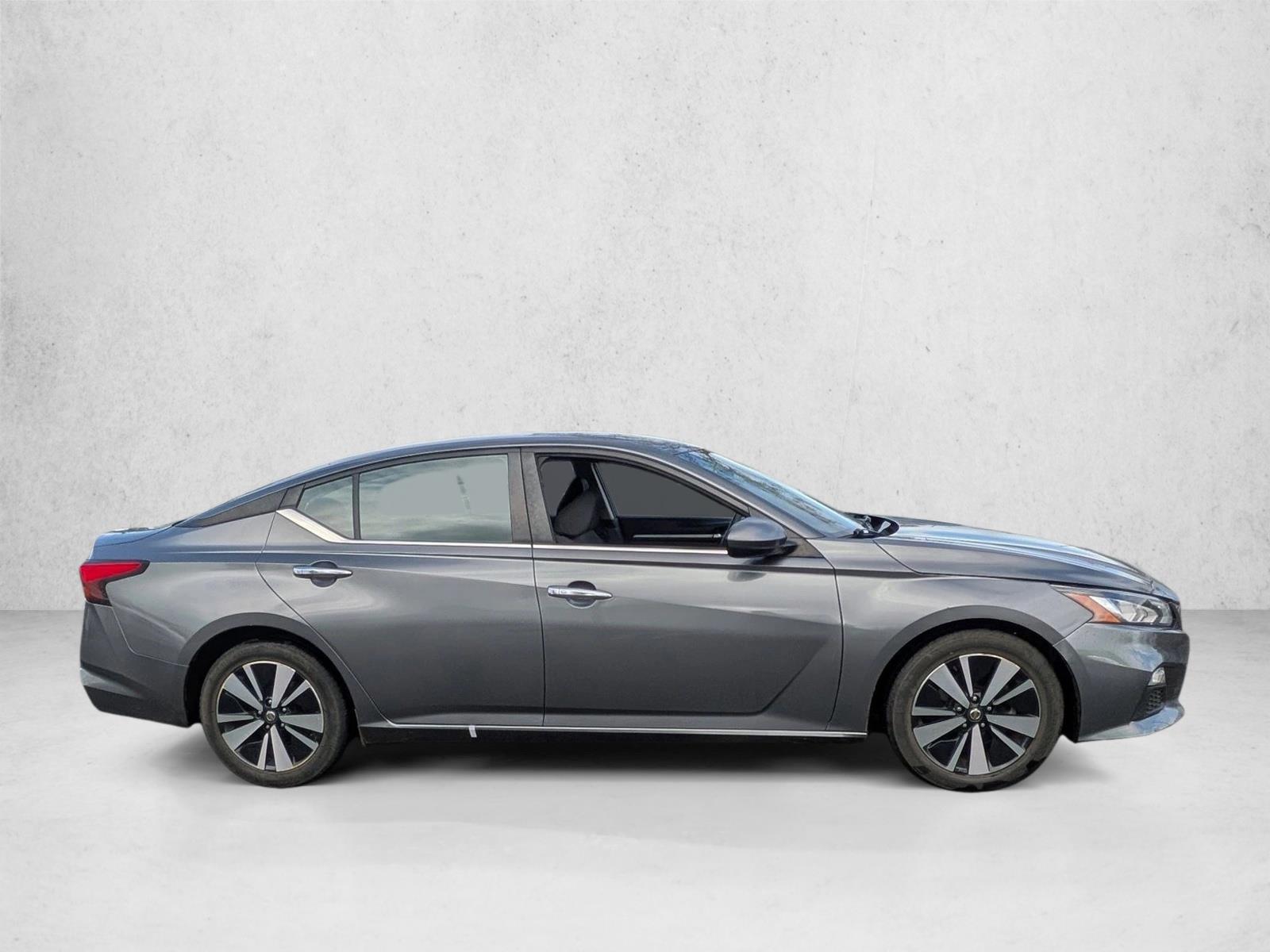 2022 Nissan Altima 2.5 SV photo 4