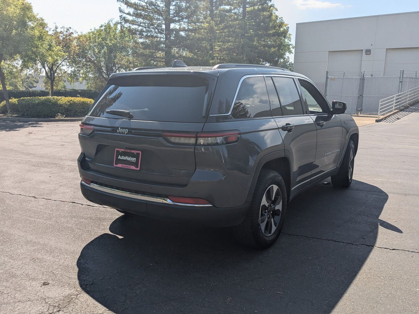 2024 Jeep Cherokee Limited 4xe photo 3