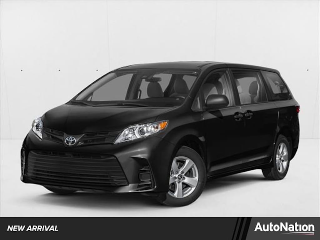 Used 2018 Toyota Sienna SE Mini-van Passenger