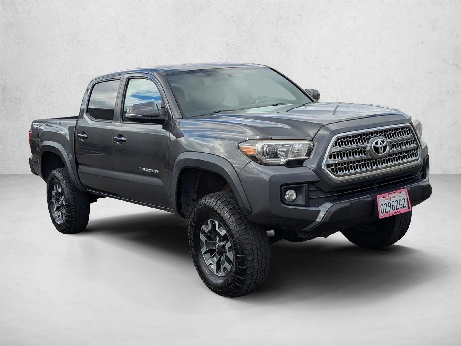 2017 Toyota Tacoma TRD photo 3