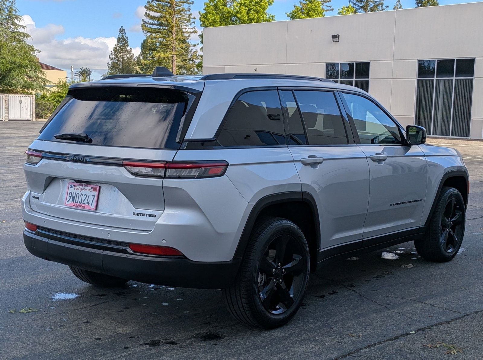 2025 Jeep Grand Cherokee Limited photo 4