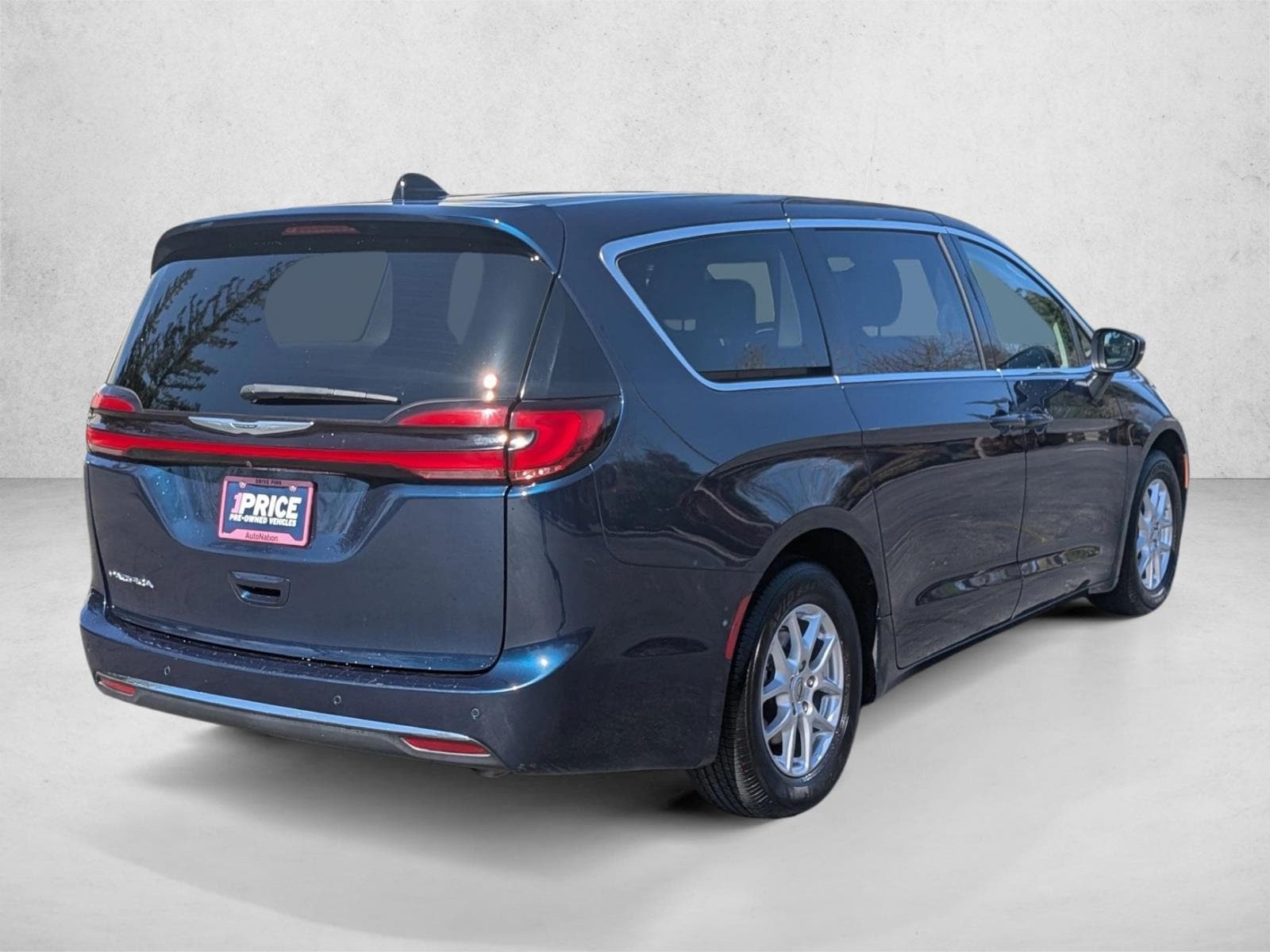 2023 Chrysler Pacifica Touring L photo 4