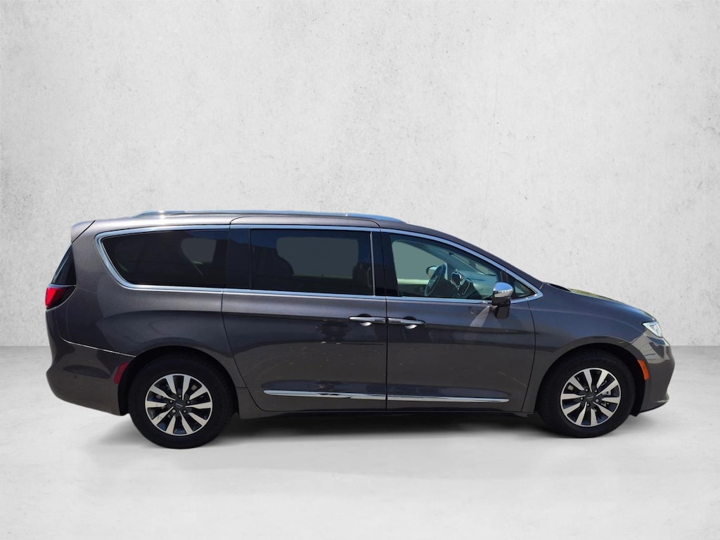 Used 2021 Chrysler Pacifica Hybrid Limited Mini-van Passenger