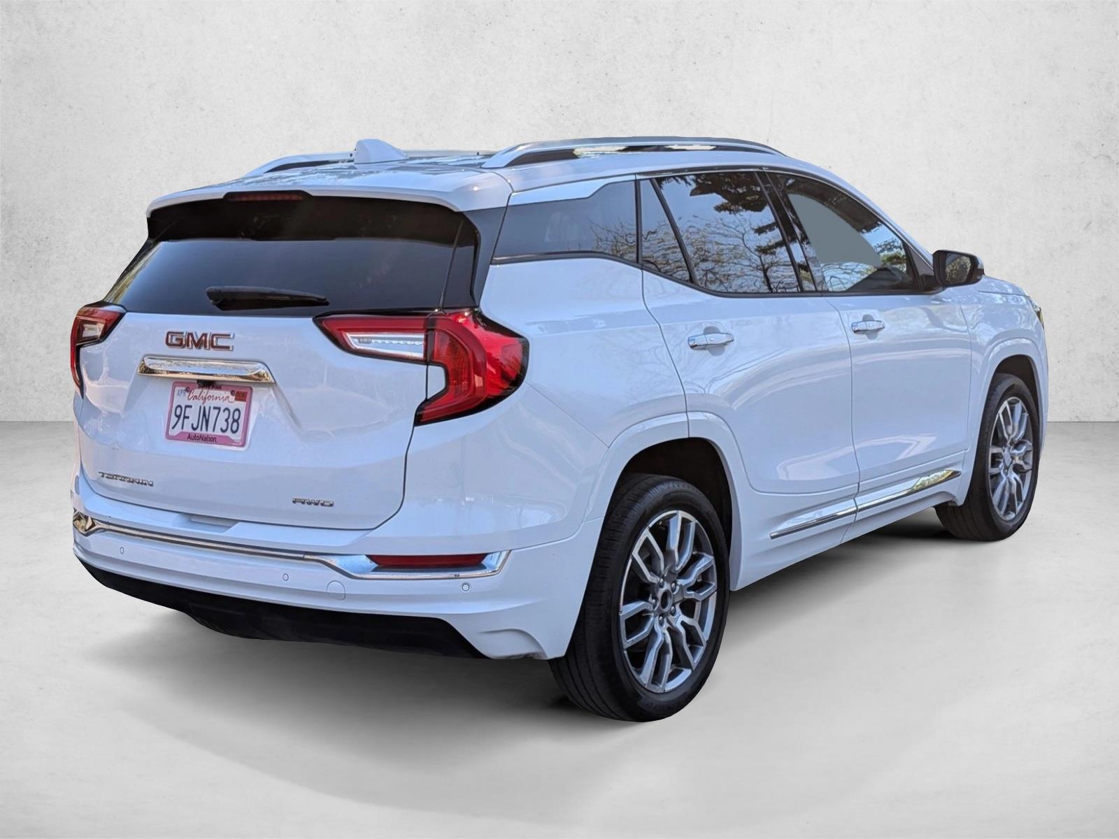 2023 GMC Terrain Denali photo 4