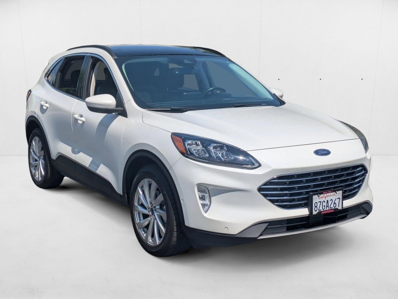 2021 Ford Escape Titanium Hybrid photo 2
