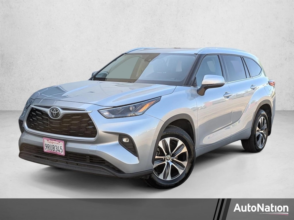 Used 2022 Toyota Highlander XLE Sport Utility