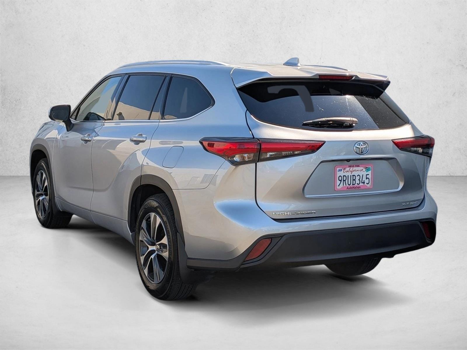 2022 Toyota Highlander XLE photo 3