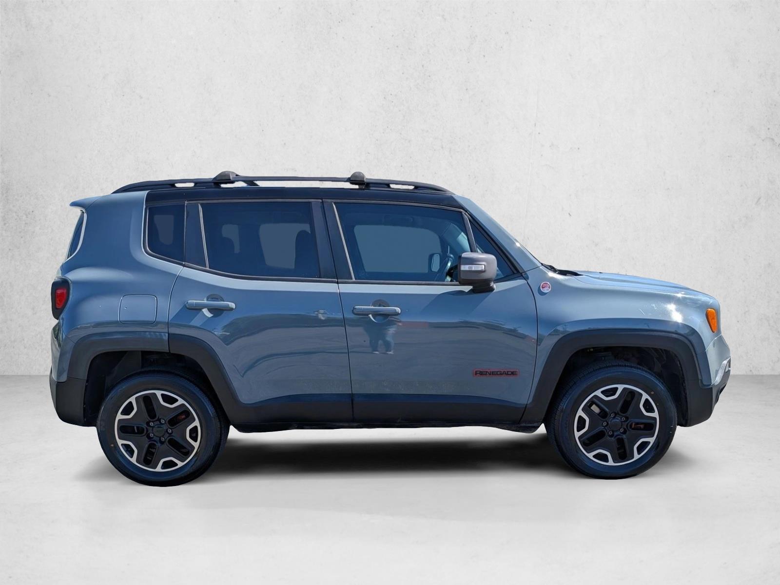 2015 Jeep Renegade Trailhawk photo 4