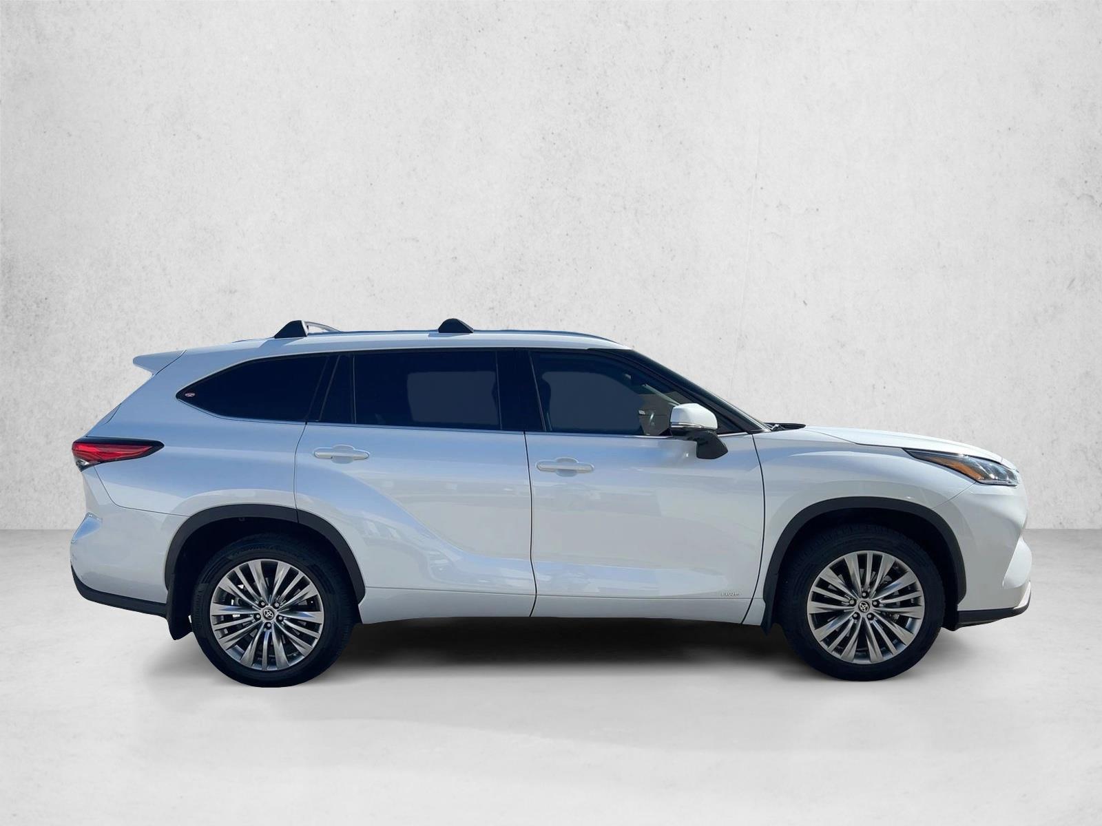 2023 Toyota Highlander Hybrid Platinum photo 4