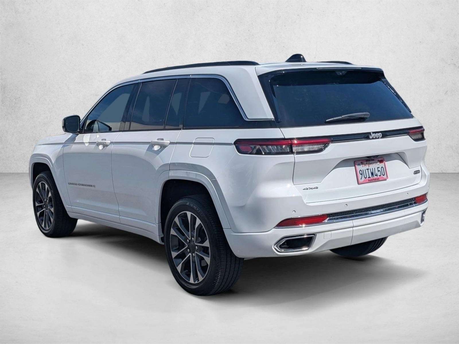 2025 Jeep Grand Cherokee Overland photo 3
