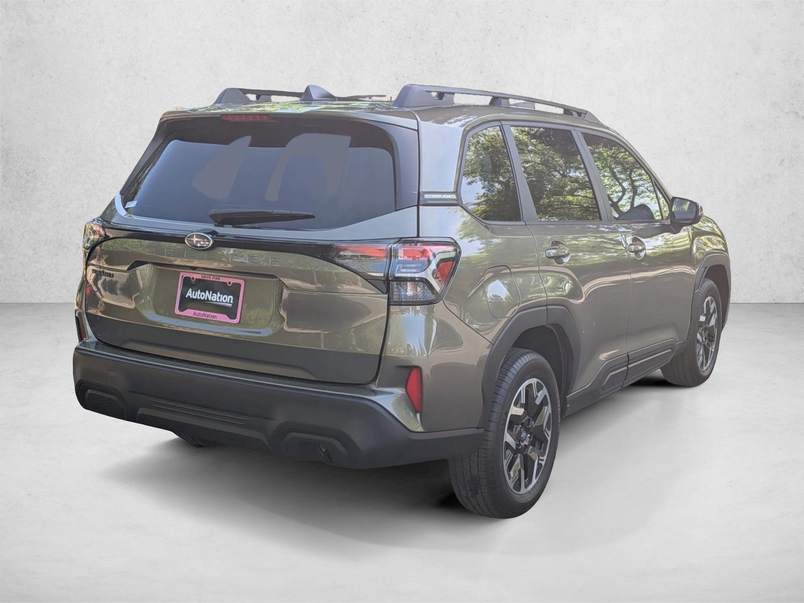 2025 Subaru Forester Premium photo 5