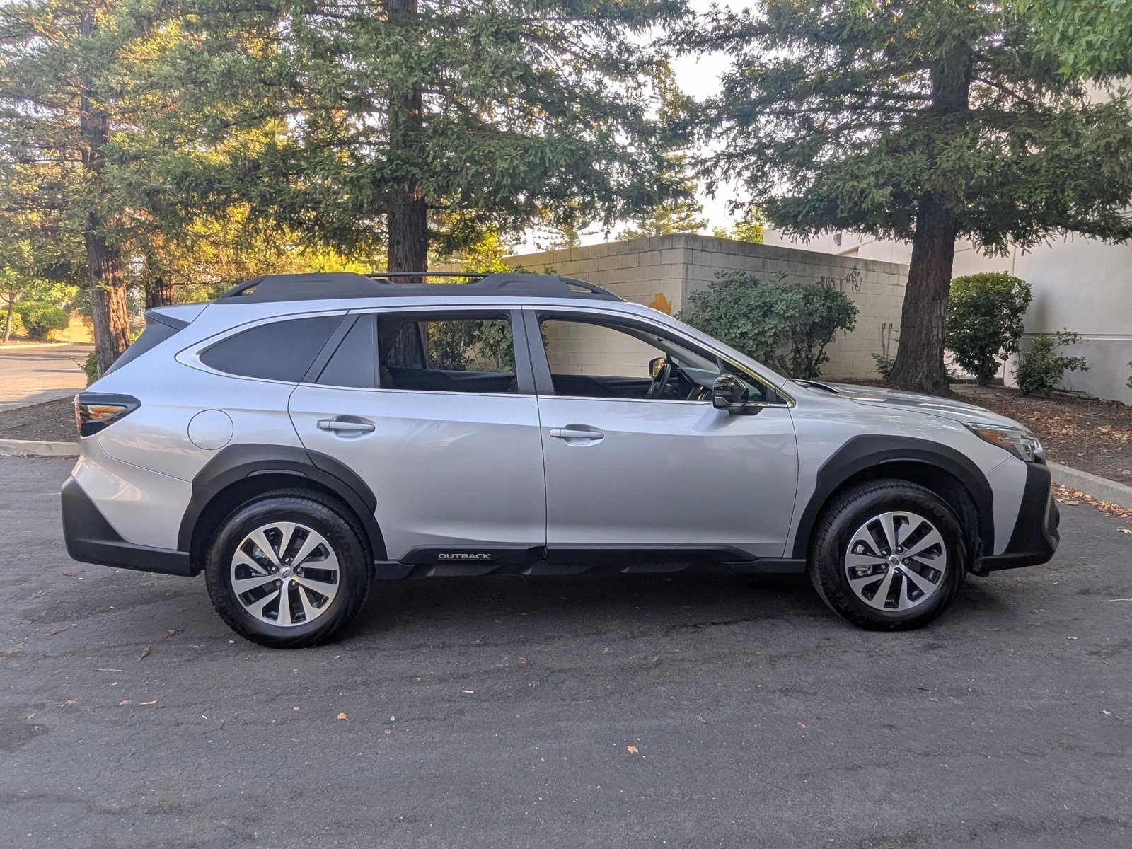2025 Subaru Outback Premium photo 4