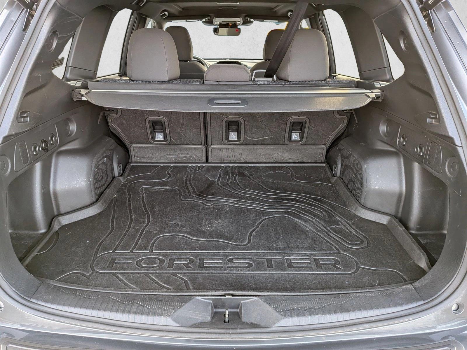 2025 Subaru Forester Premium photo 6