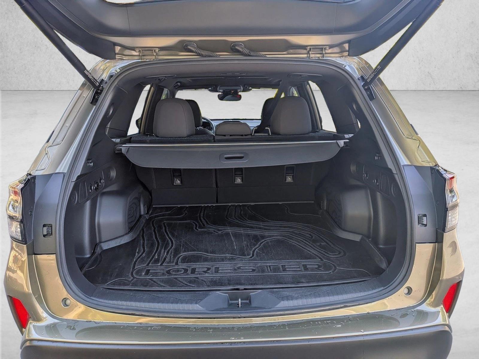 2025 Subaru Forester Premium photo 6