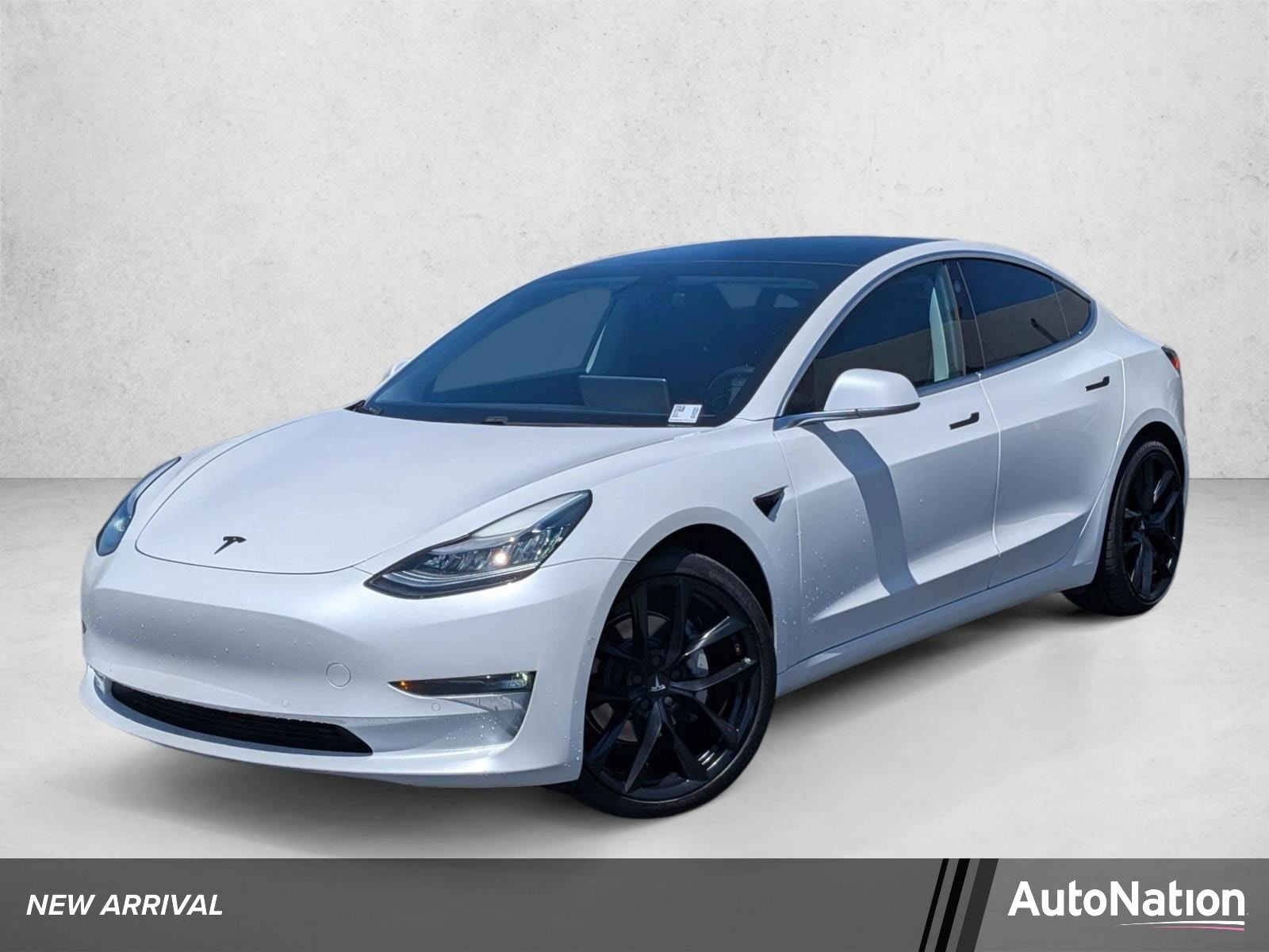 2019 Tesla Model 3 Rear-Wheel Drive Mid Range's photo