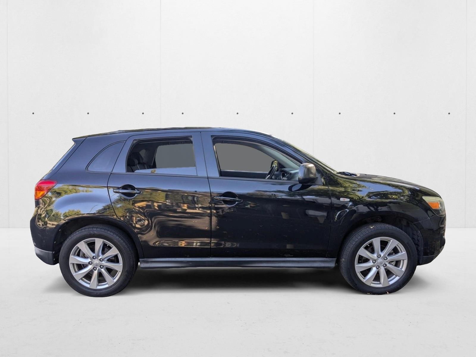 2015 Mitsubishi Outlander Sport ES photo 2