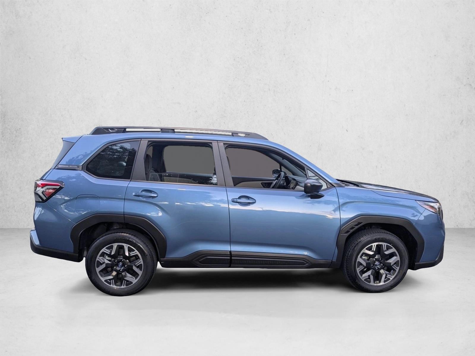 2025 Subaru Forester Base photo 4