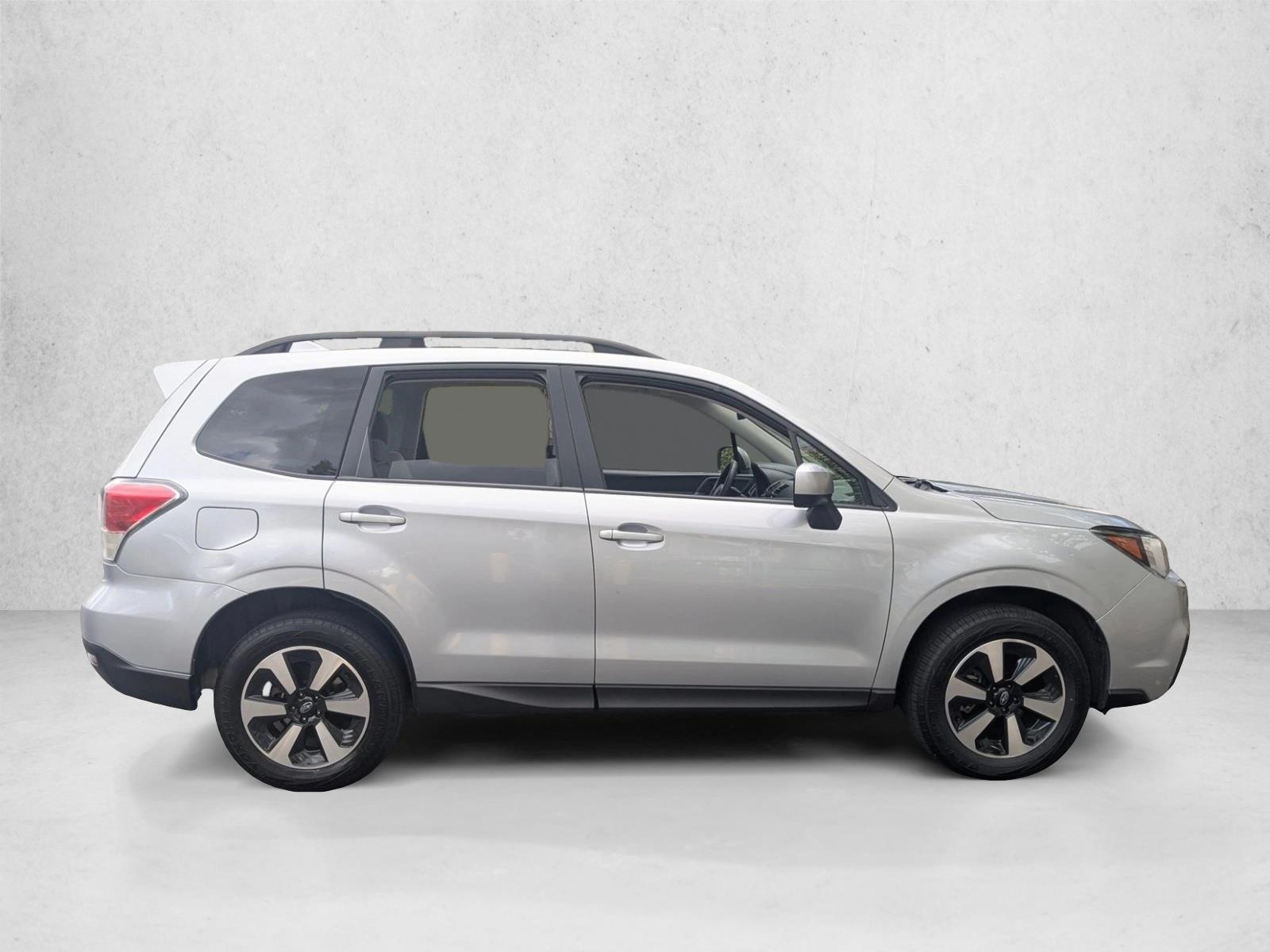 2018 Subaru Forester Premium photo 4