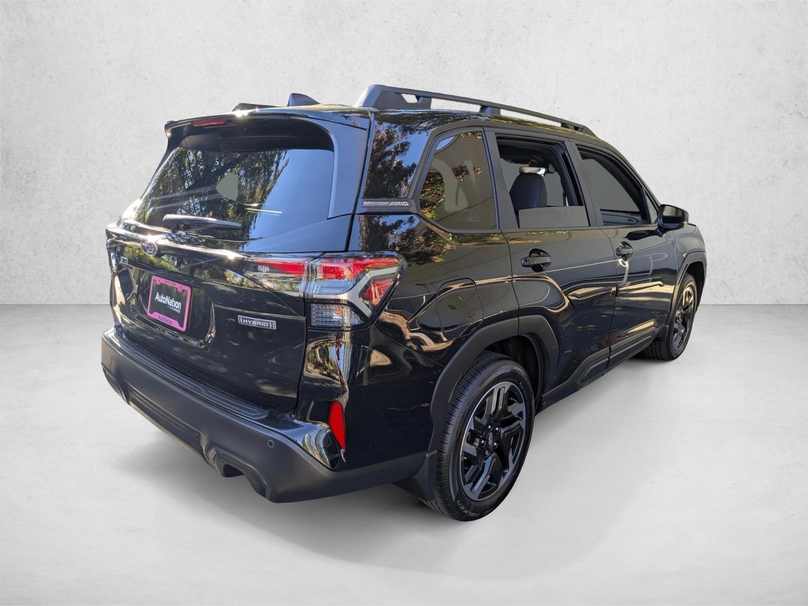 2025 Subaru Forester Limited Hybrid photo 2