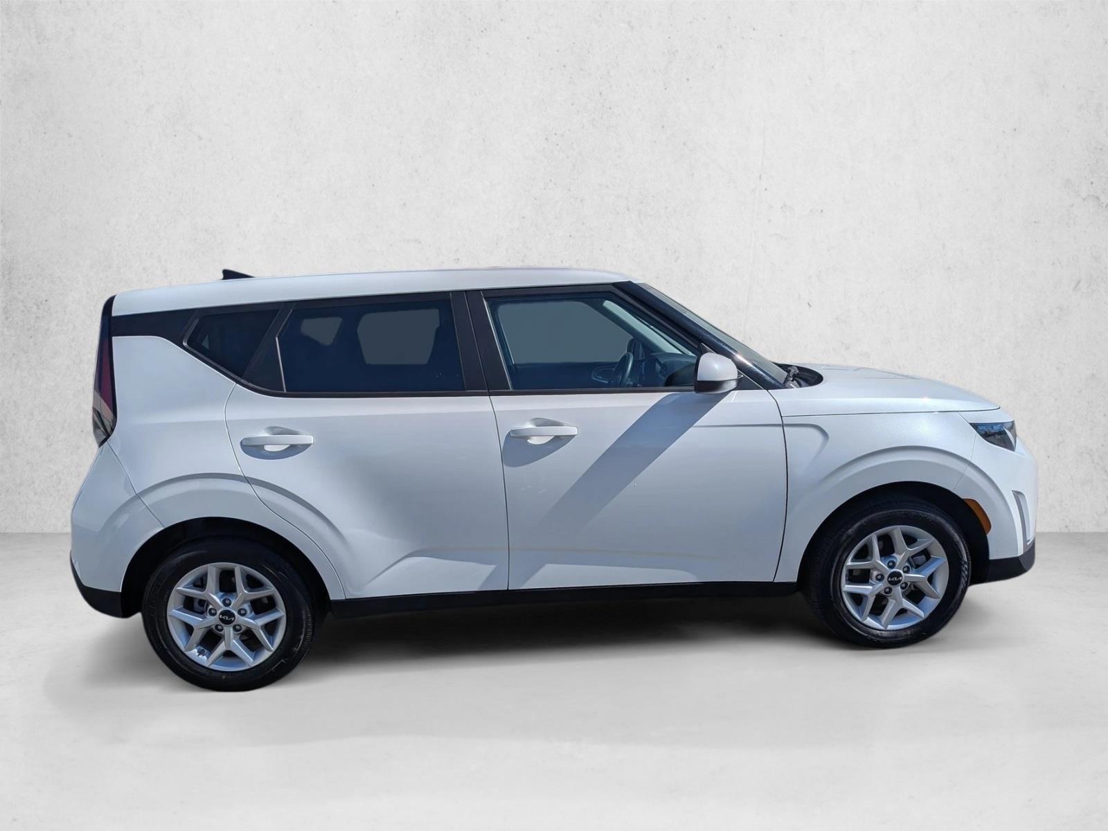 2025 Kia Soul LX photo 4