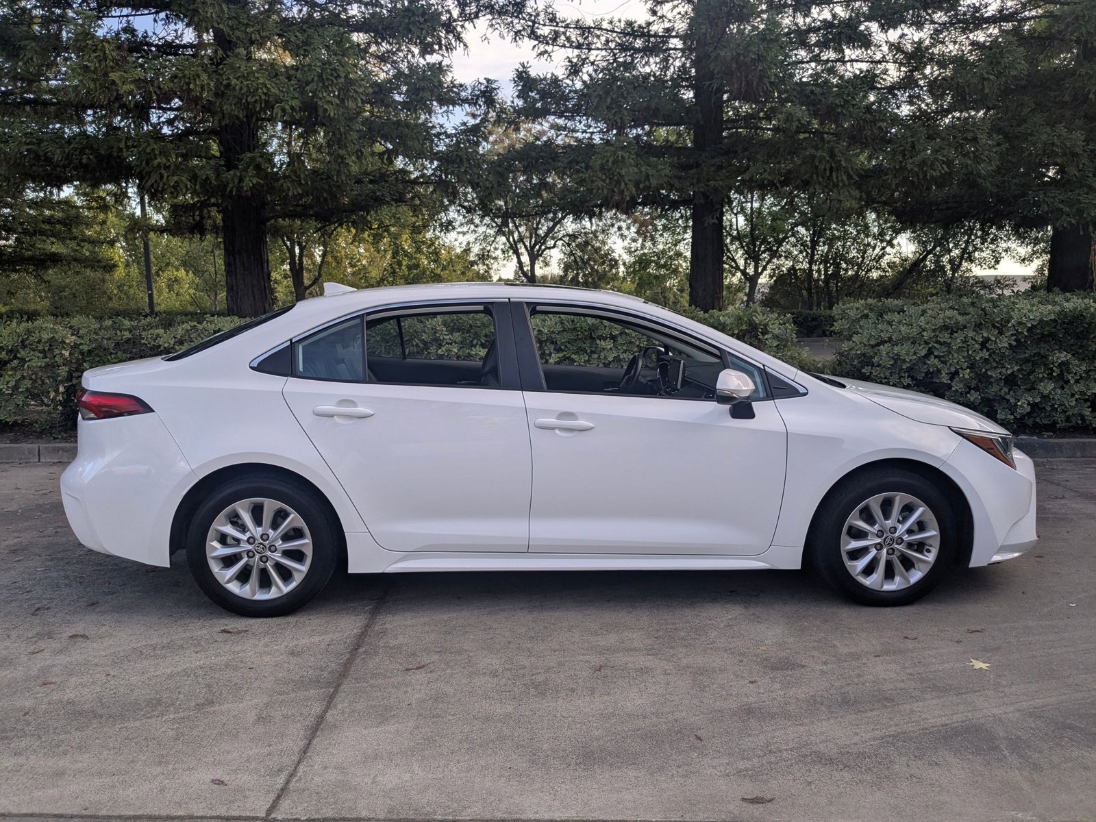 2022 Toyota Corolla XLE photo 4