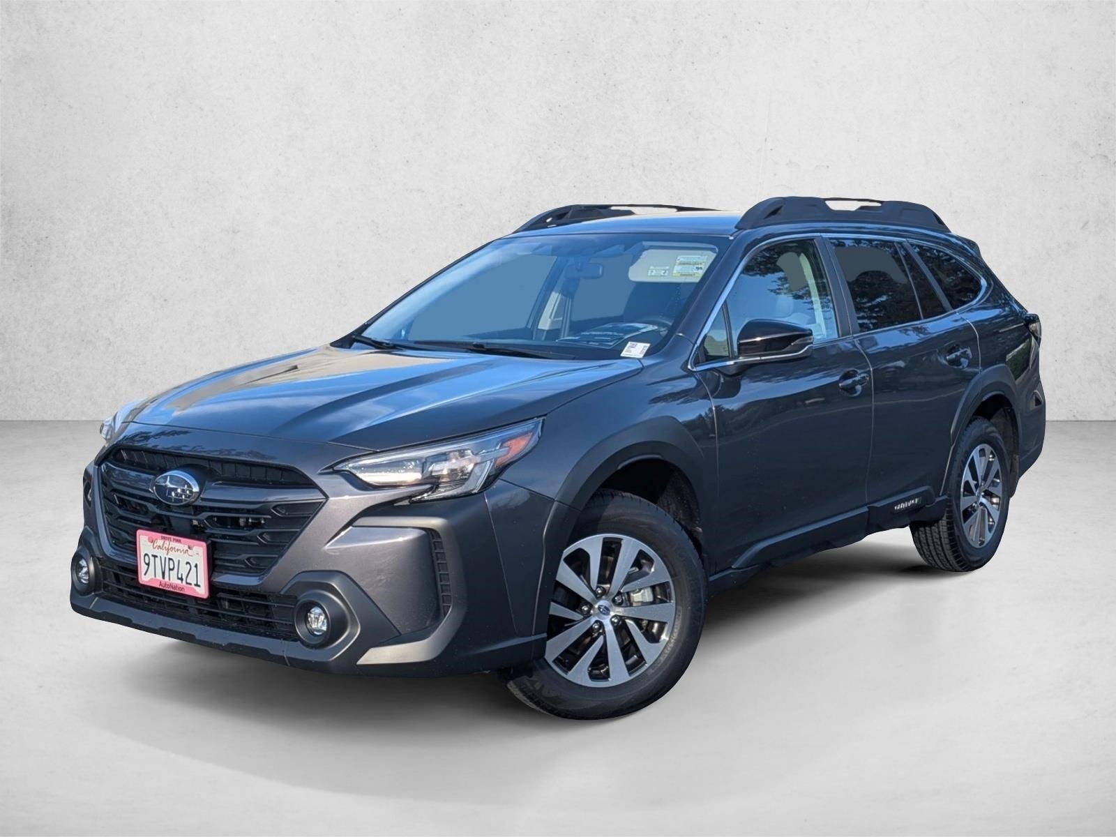 2025 Subaru Outback Premium's photo