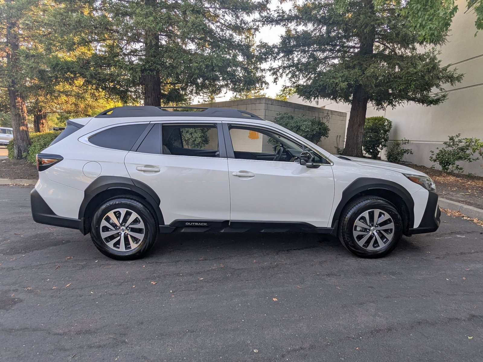 2025 Subaru Outback Premium photo 4