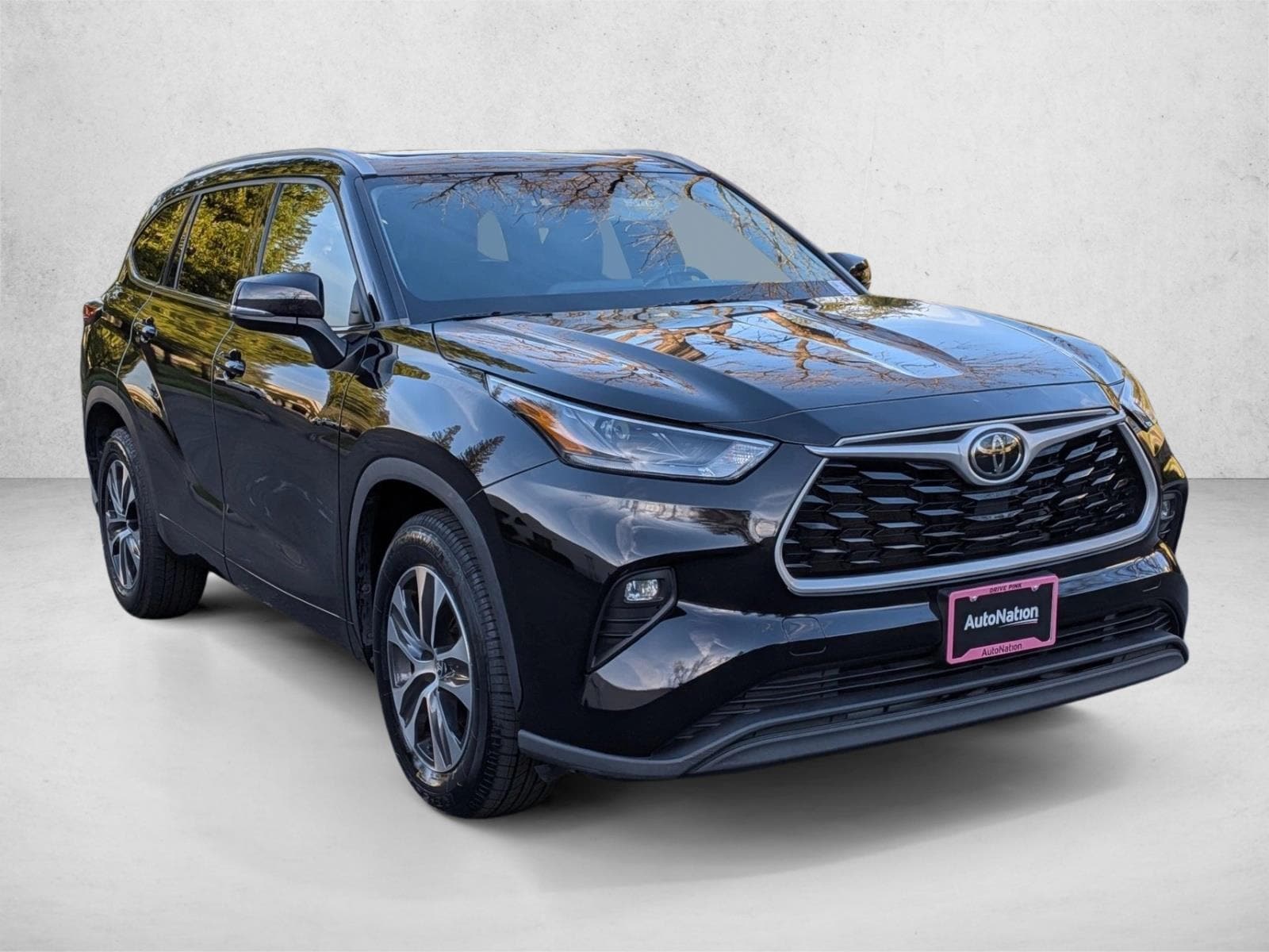 2022 Toyota Highlander XLE photo 2