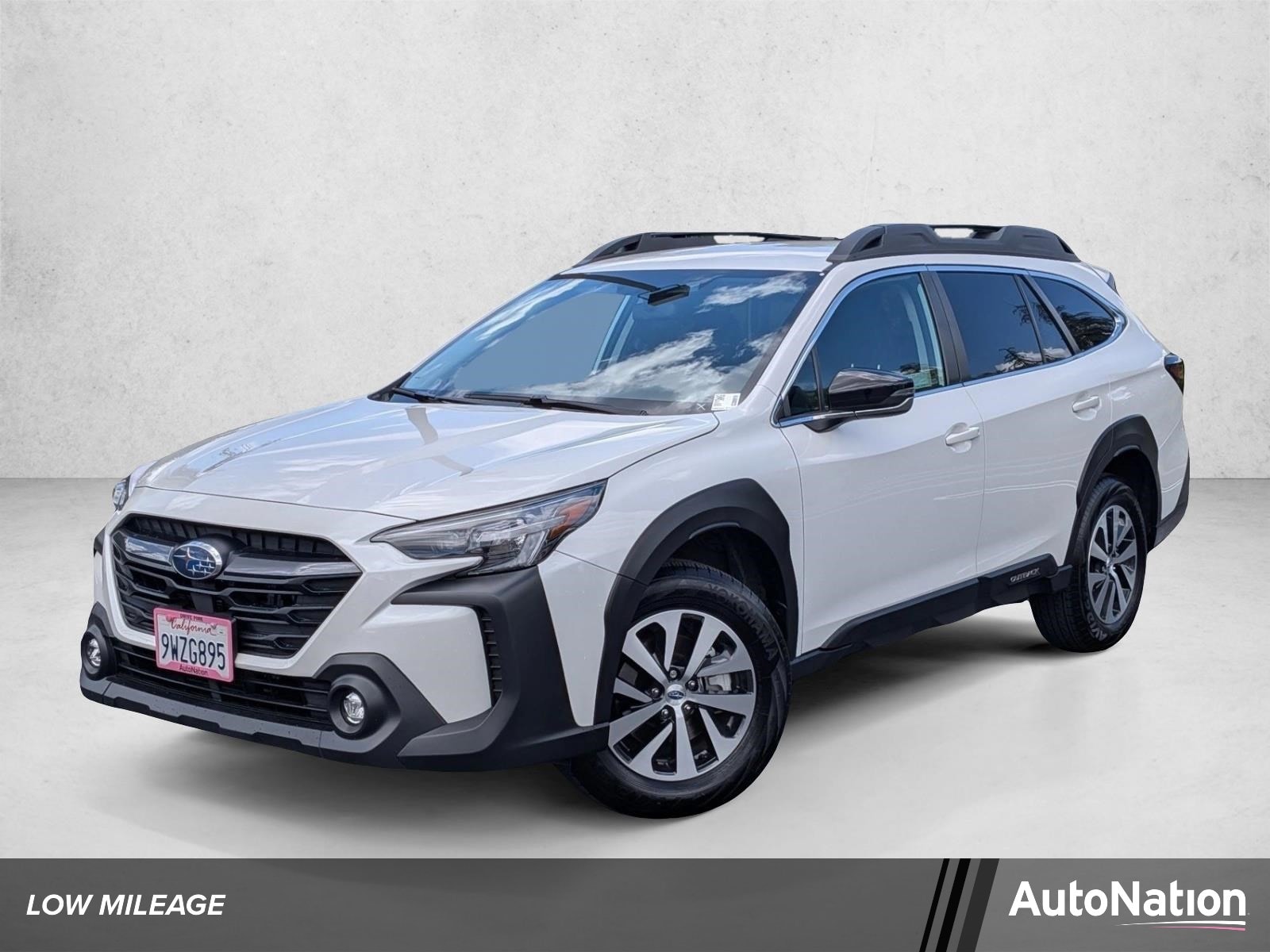 2025 Subaru Outback Premium's photo
