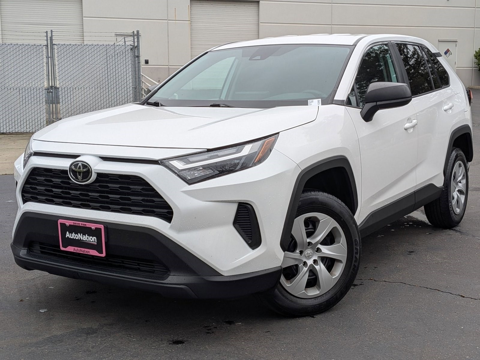 2023 Toyota RAV4 LE's photo