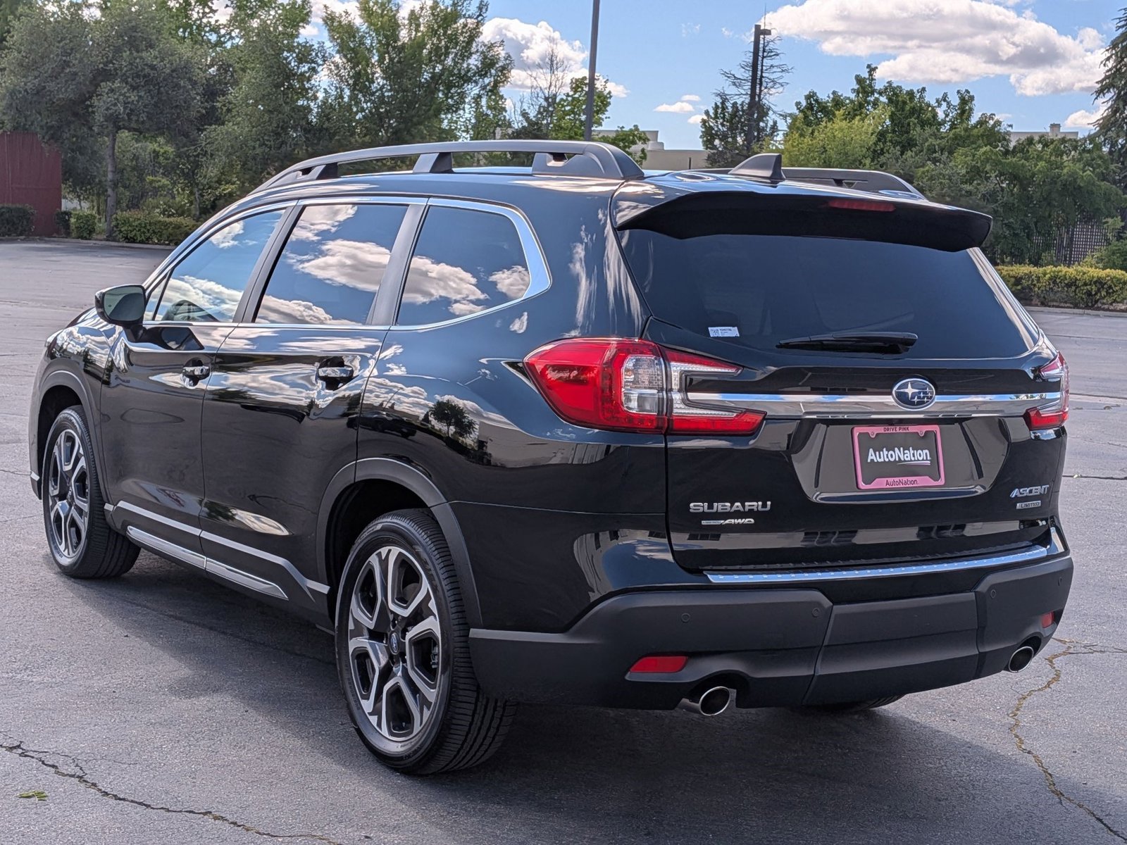 2024 Subaru Ascent Limited photo 3