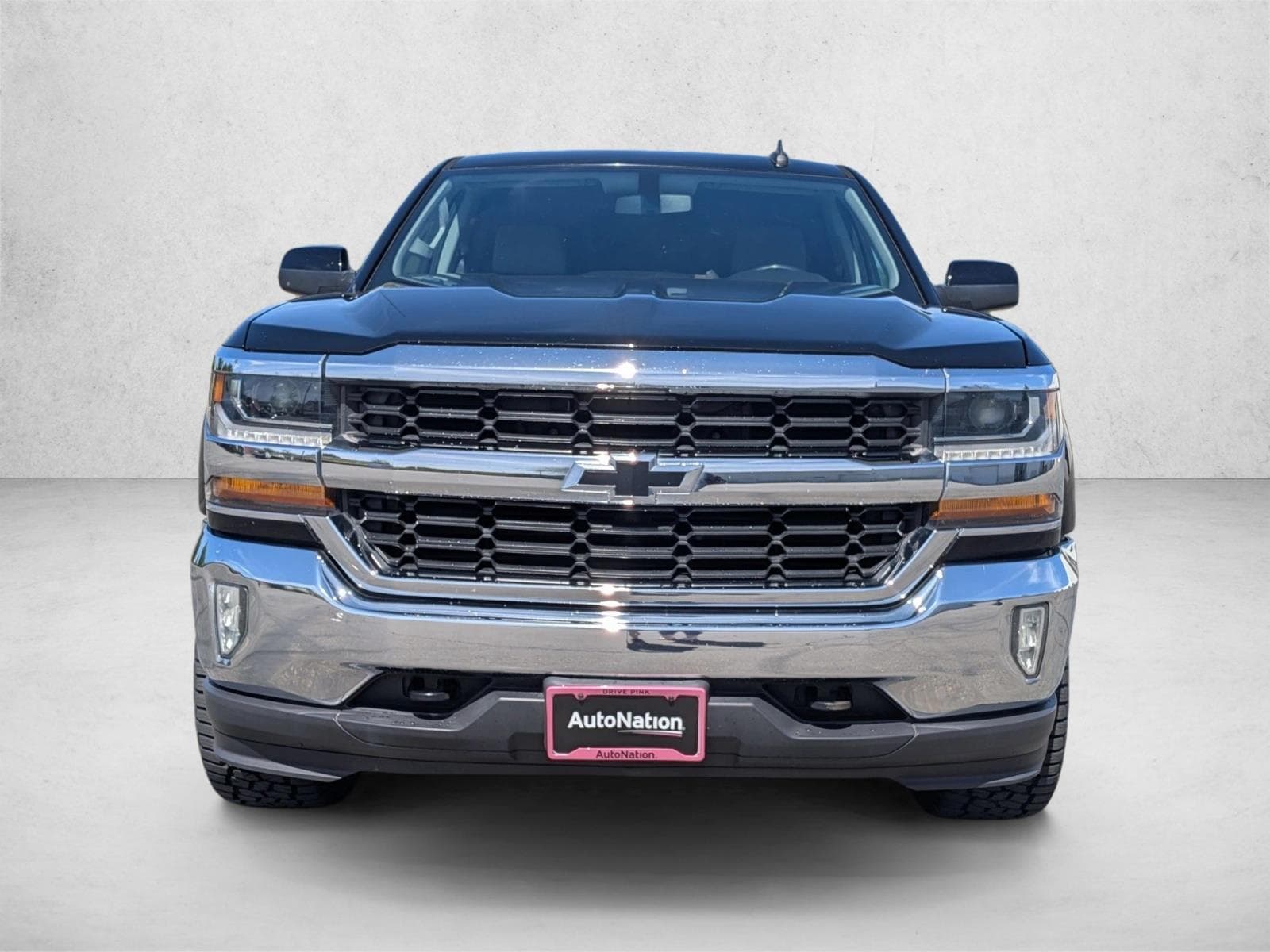 2017 Chevrolet Silverado 1500 LT photo 2