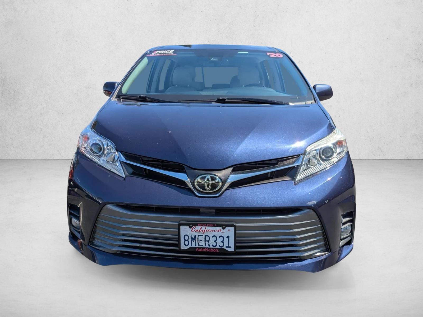 2020 Toyota Sienna XLE photo 2