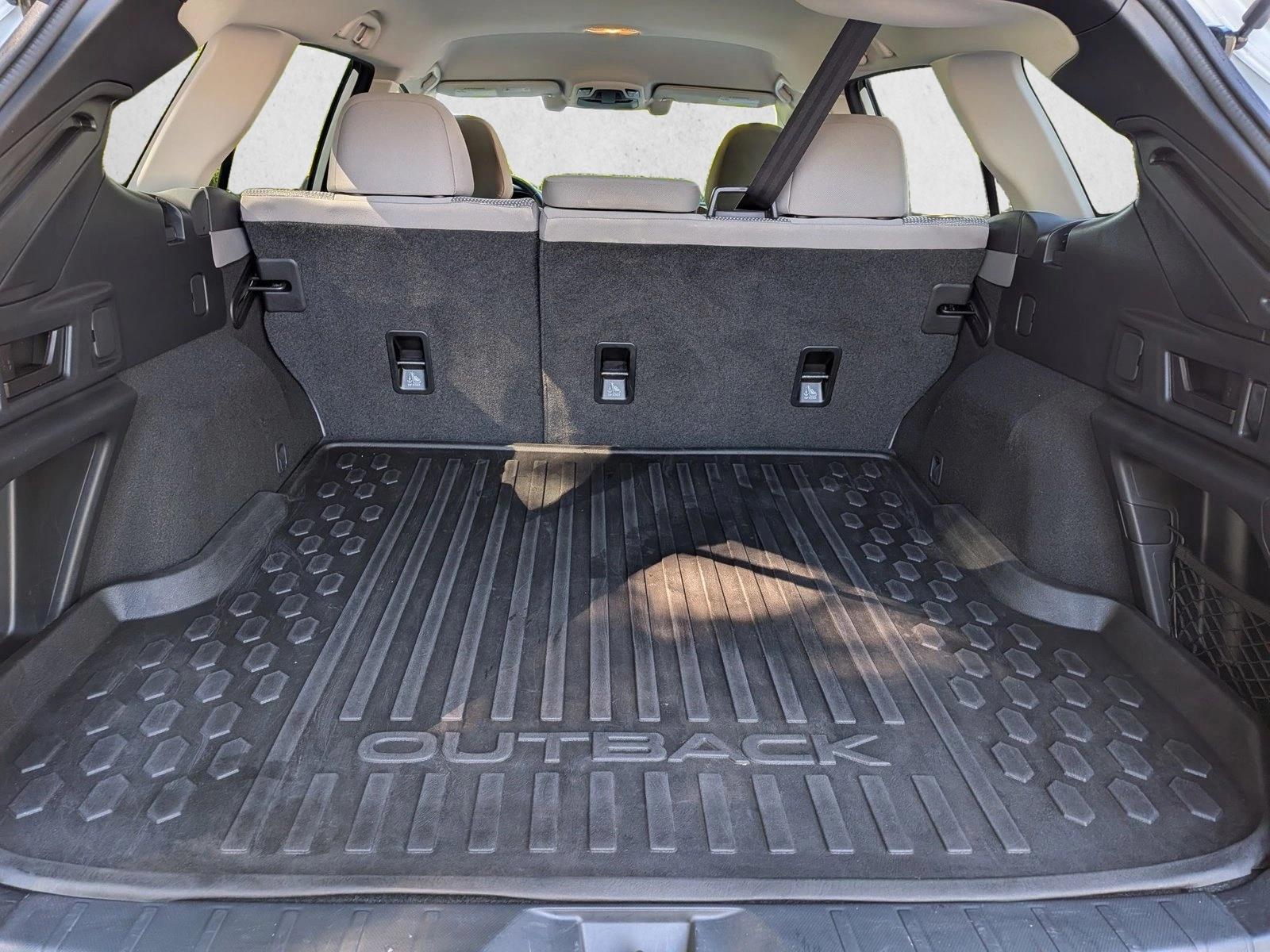 2020 Subaru Outback Premium photo 6