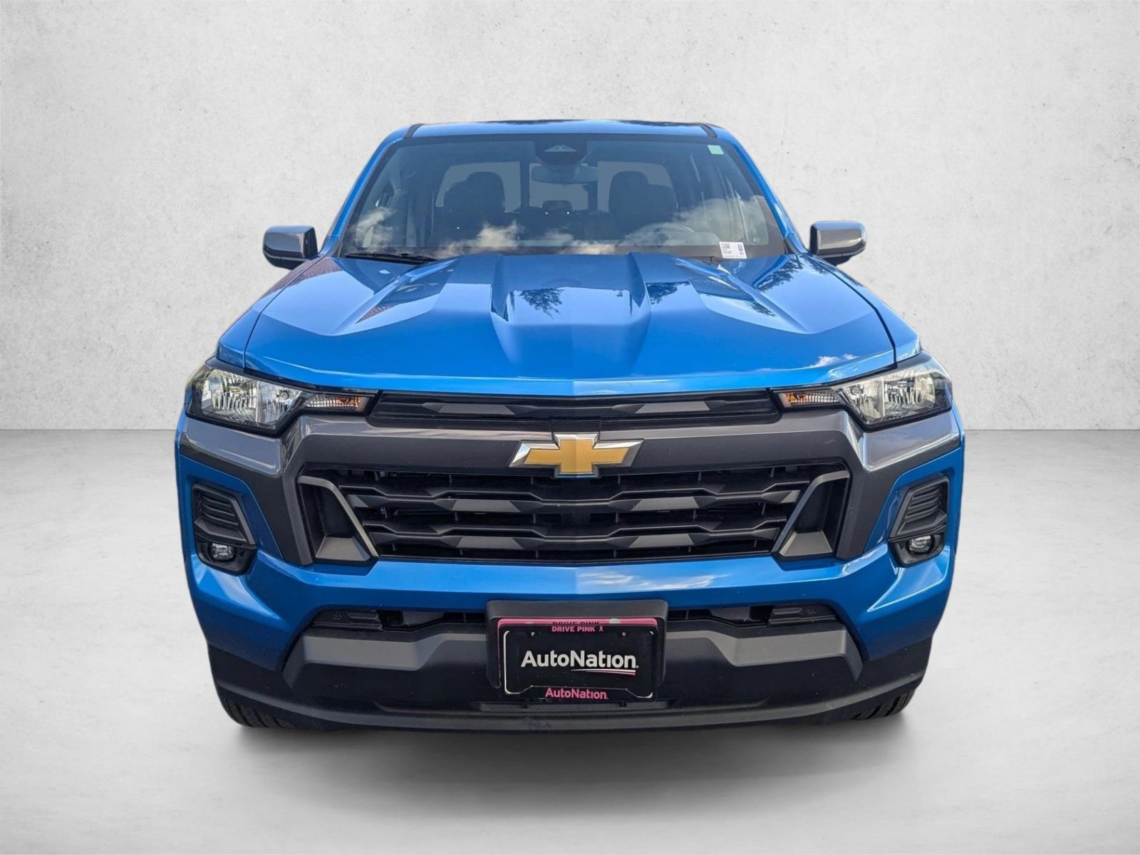 2024 Chevrolet Colorado LT photo 2