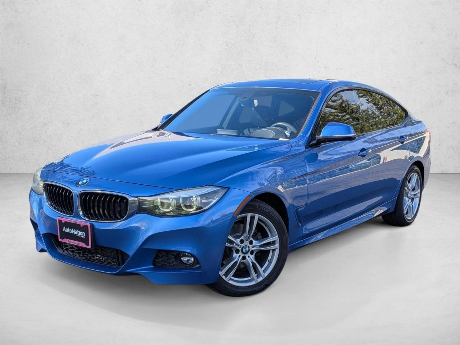 2018 BMW 3 Series 330i's photo