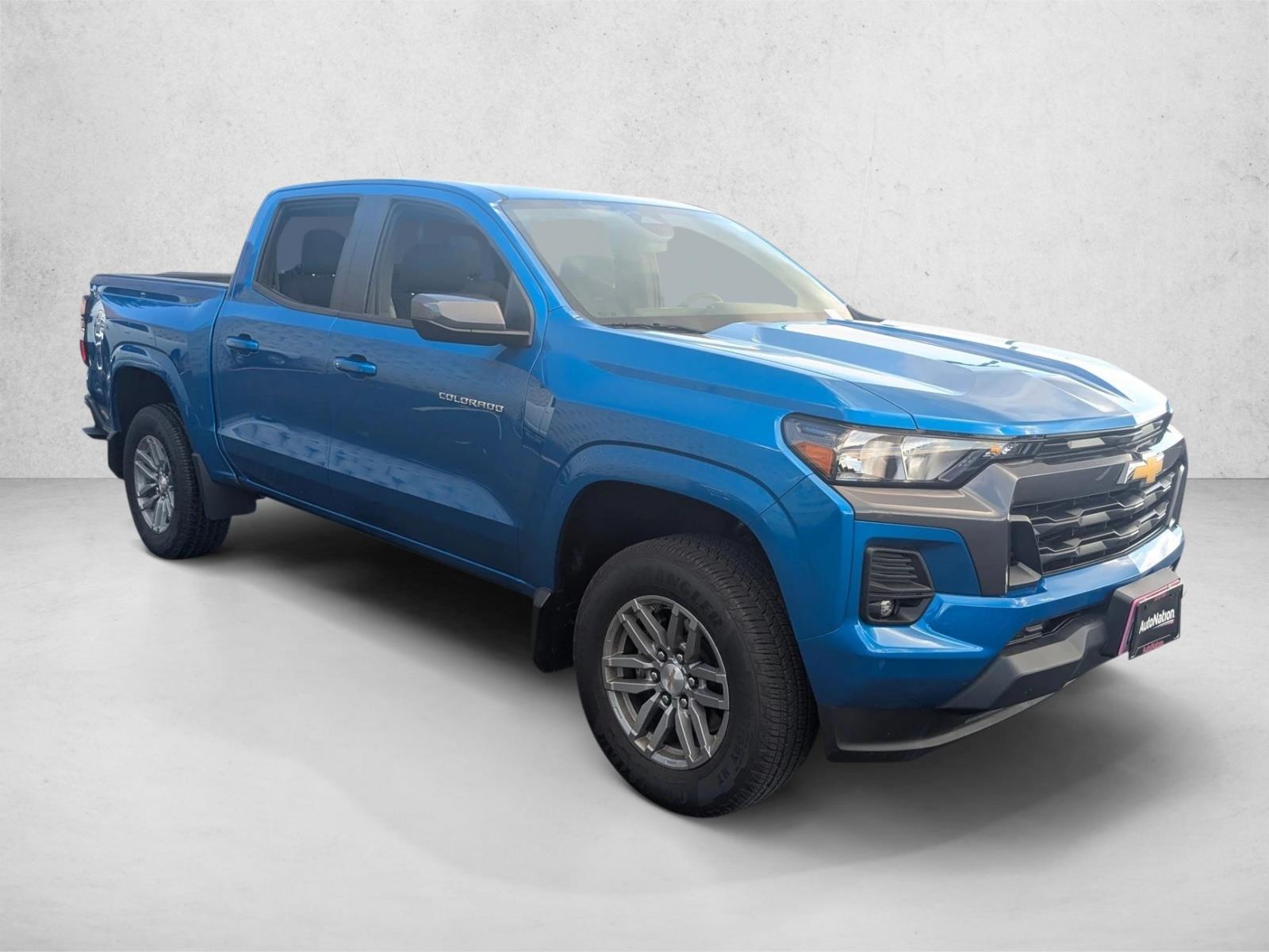 2024 Chevrolet Colorado LT photo 3