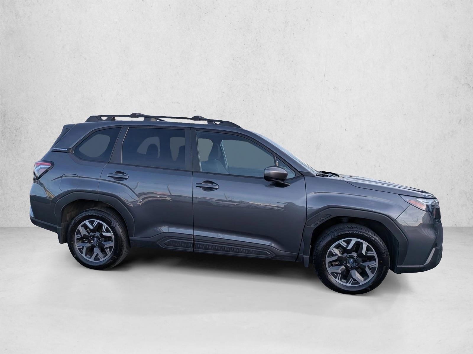 2025 Subaru Forester Premium photo 4