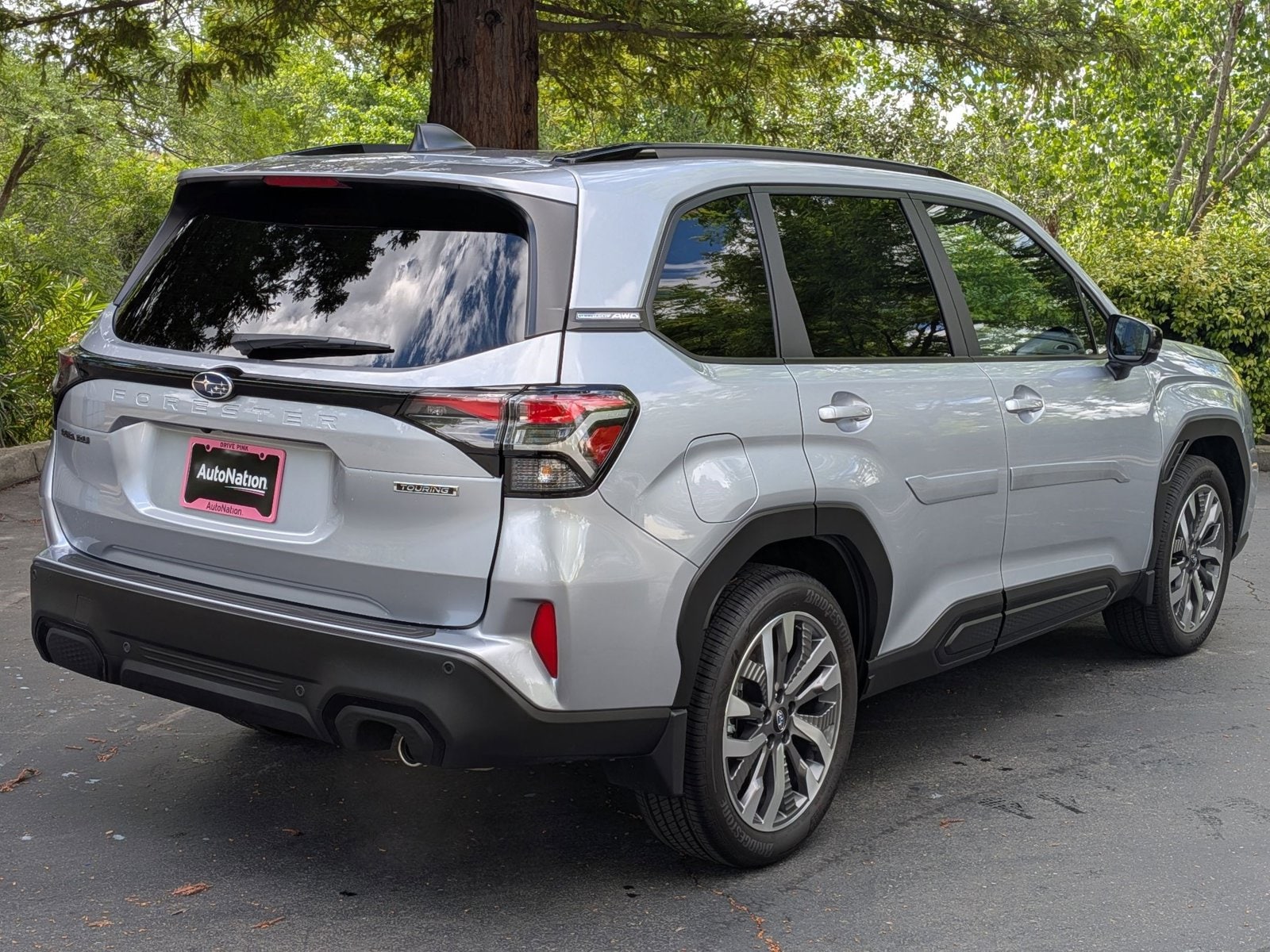 2025 Subaru Forester Touring photo 4