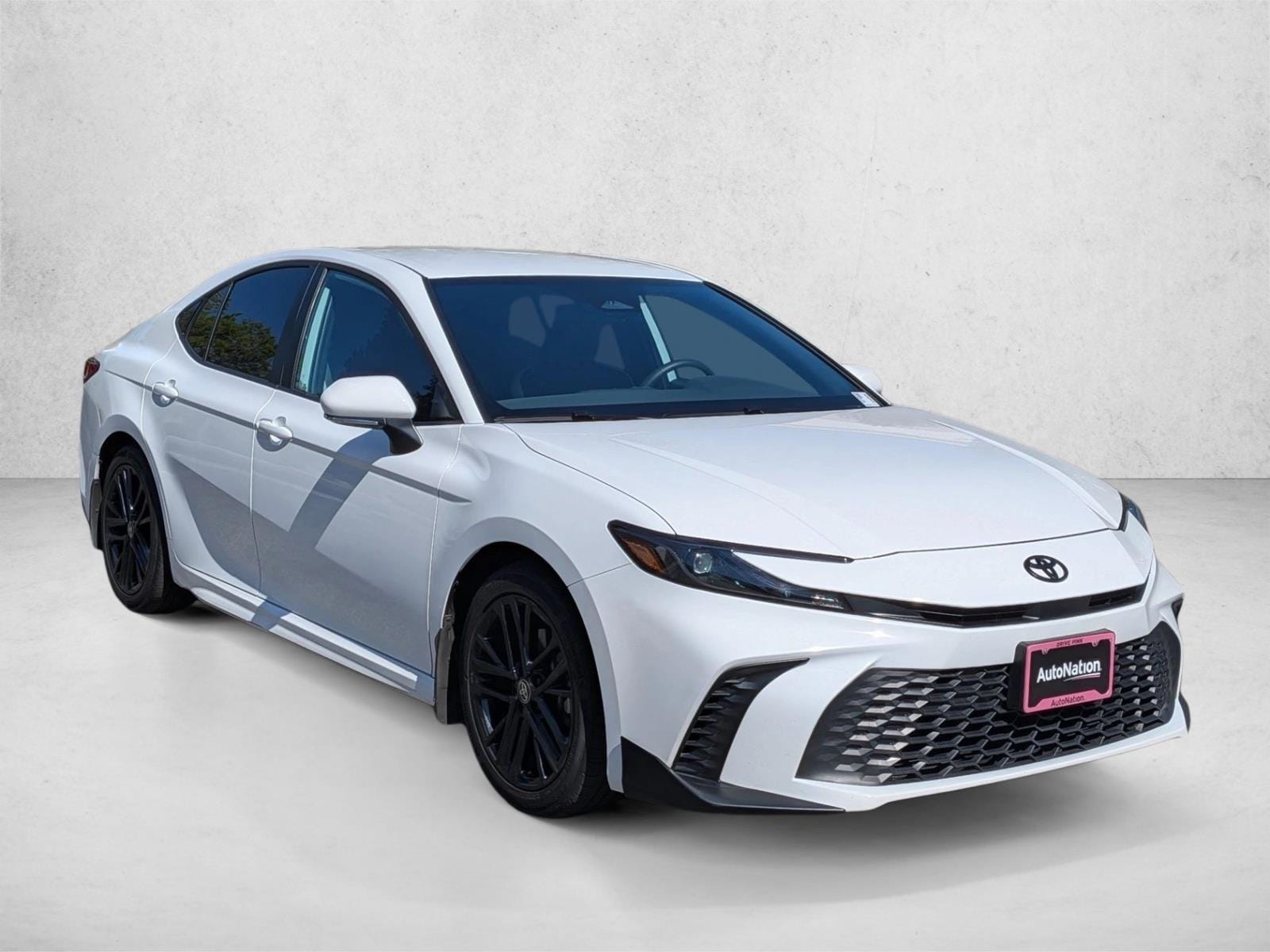 2025 Toyota Camry SE photo 3