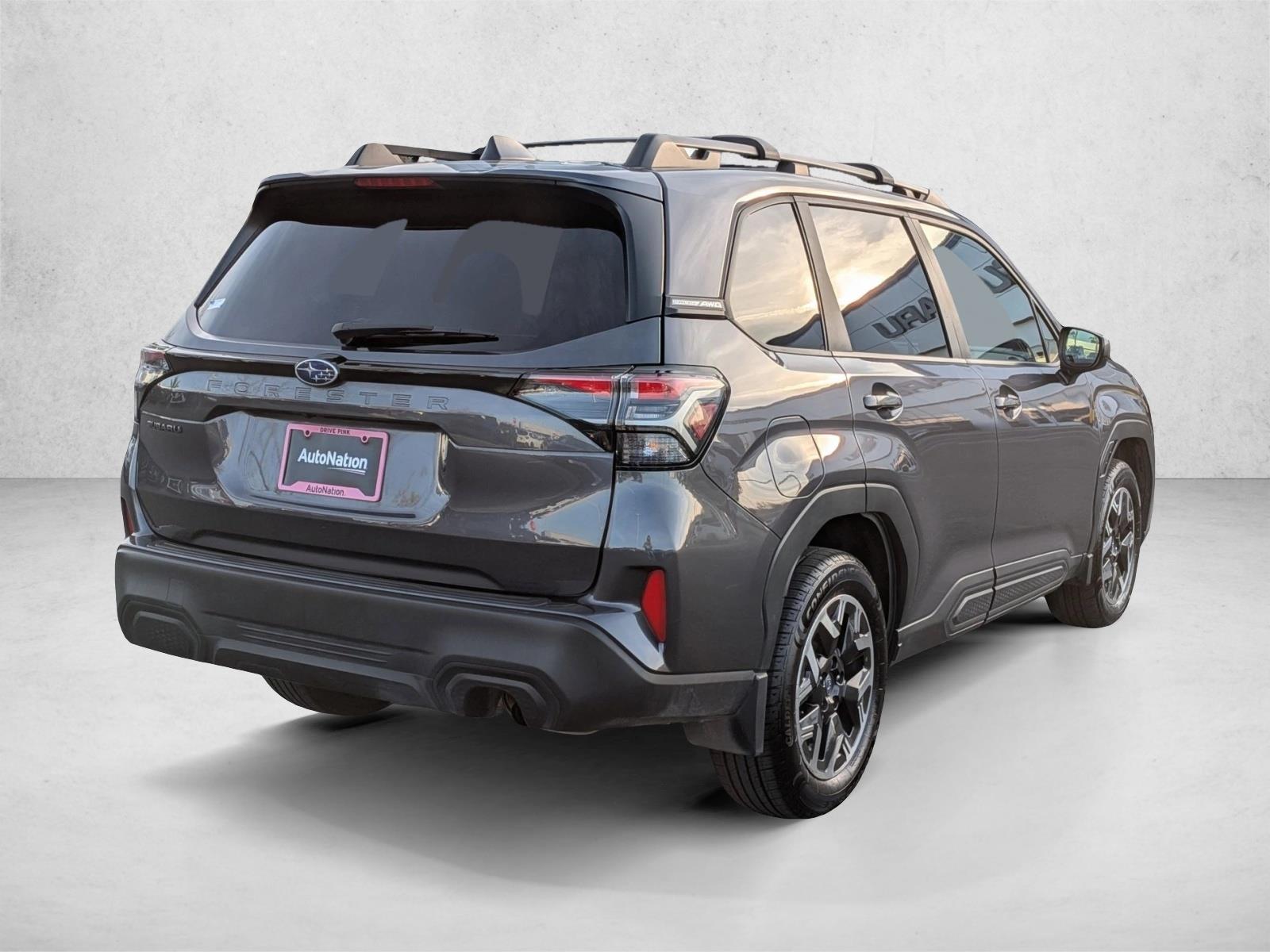 2025 Subaru Forester Premium photo 5