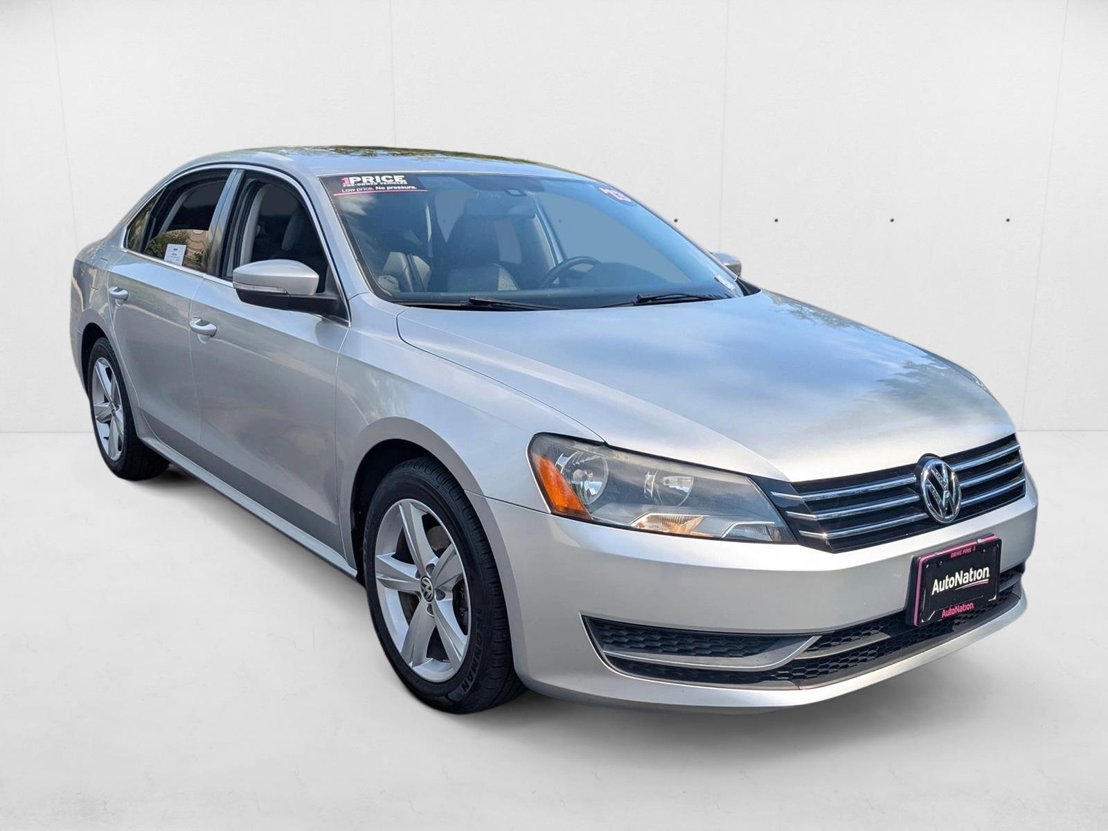 2013 Volkswagen Passat SE photo 2
