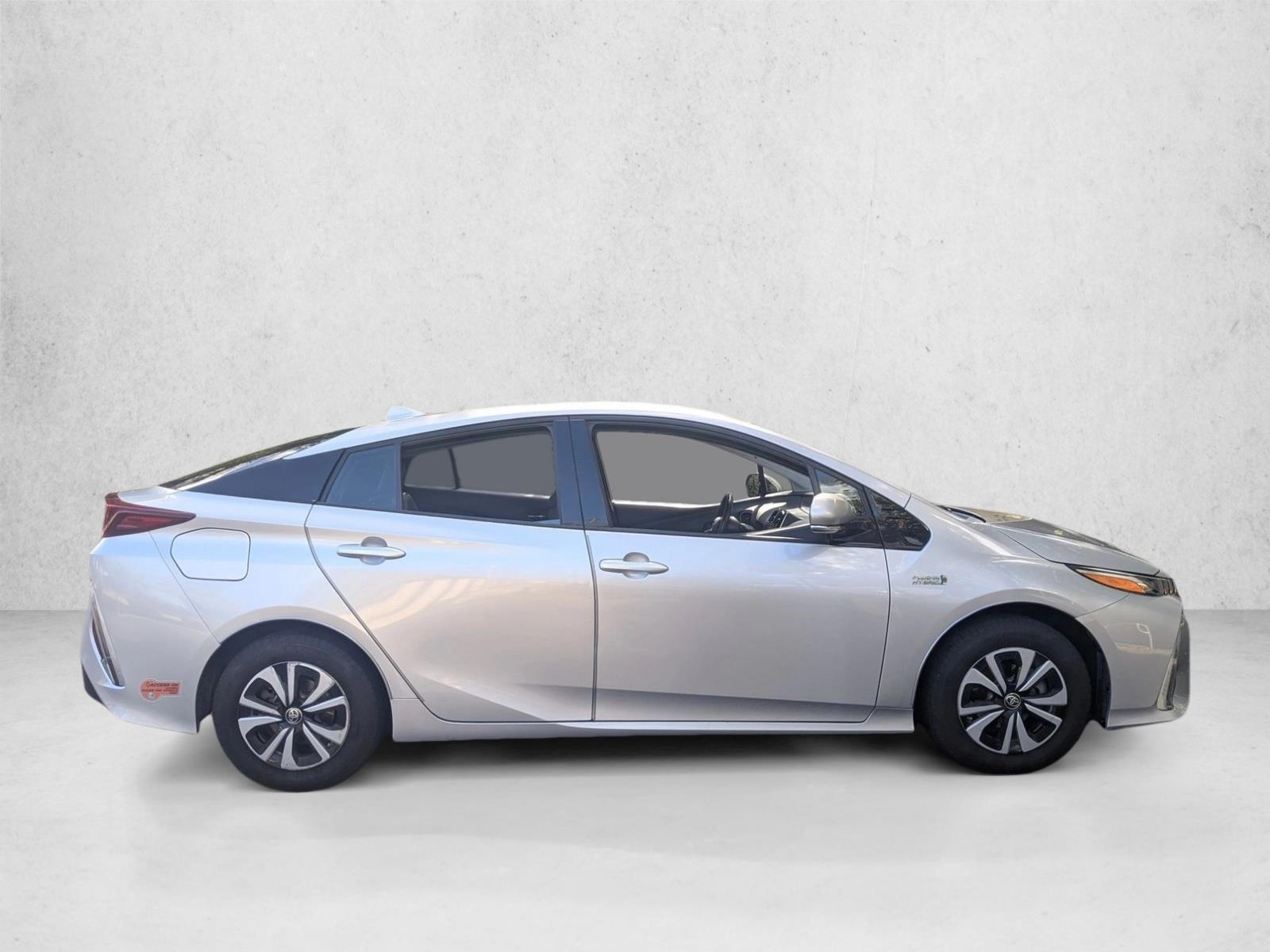 2019 Toyota Prius Prime Plus photo 4