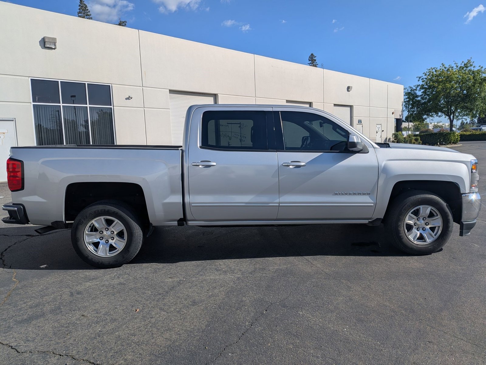 2017 Chevrolet Silverado 1500 LT photo 4