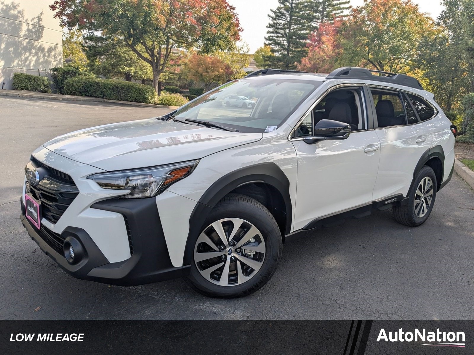 2025 Subaru Outback Premium's photo