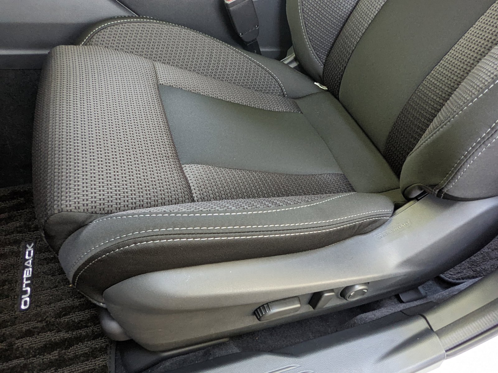 2025 Subaru Outback Premium photo 2