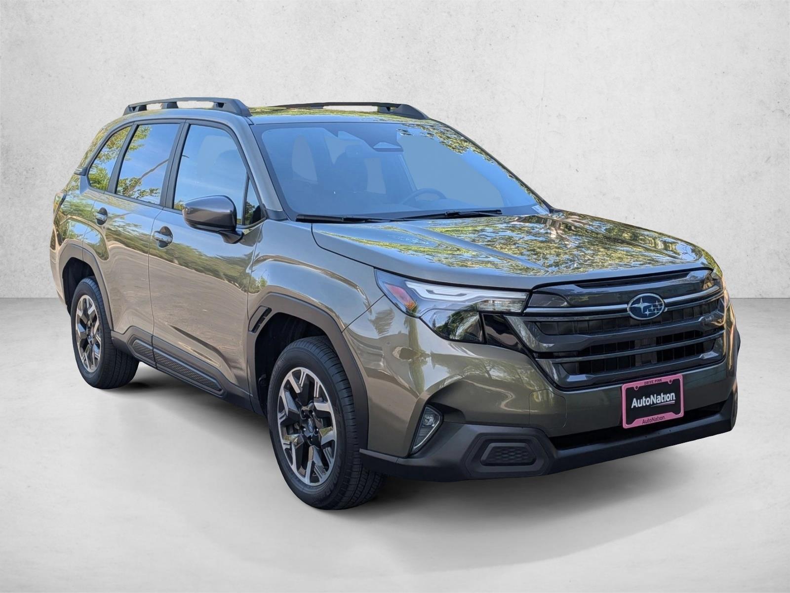 2025 Subaru Forester Premium photo 3