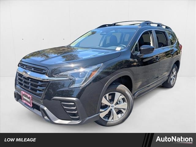 2025 Subaru Ascent Premium's photo