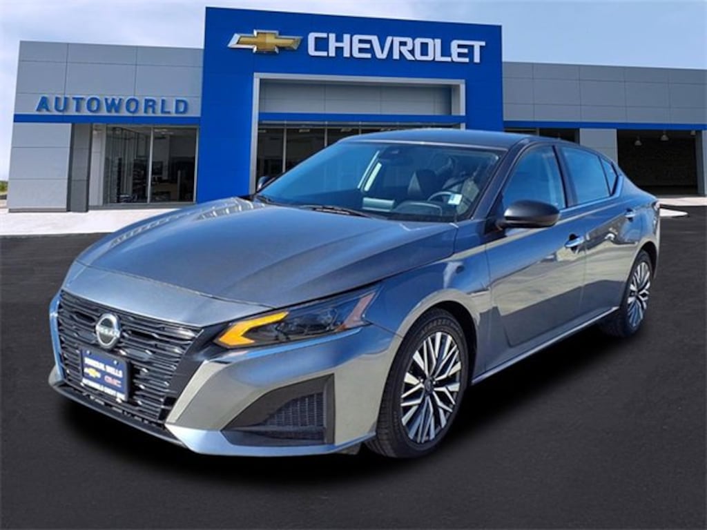 Used 2024 Nissan Altima 2.5 SV